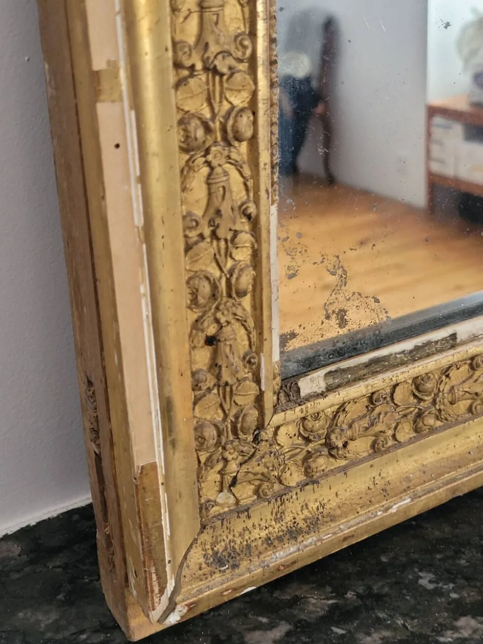 Miroir doré stuc et bois Empire