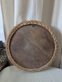 Miroir d’époque en rotin
