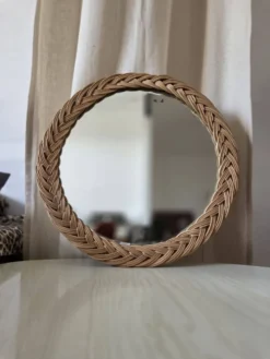 Miroir d’époque en rotin