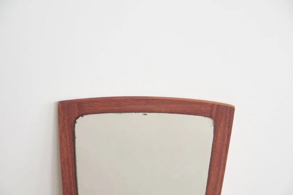 Miroir en bois conique