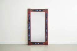 Miroir en bois de rose et céramique bleue