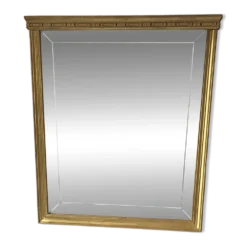 Miroir en bois doré, de forme organique avec une glace biseauté
