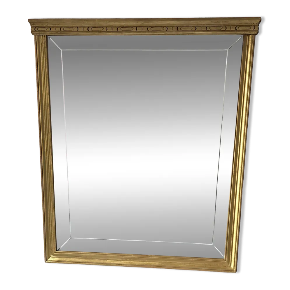 Miroir en bois doré, de forme organique avec une glace biseauté