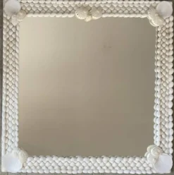 Miroir en bois et coquillages