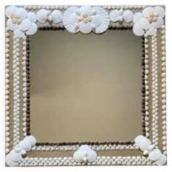 Miroir en bois et coquillages