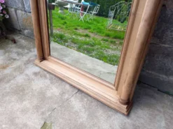 Miroir en bois sculpté, 168x112 cm