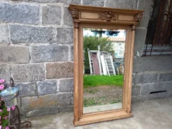Miroir en bois sculpté, 168x112 cm