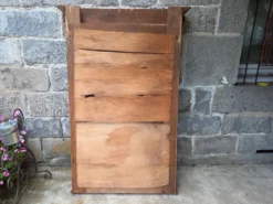 Miroir en bois sculpté, 168x112 cm