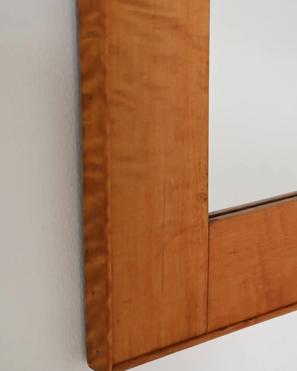 Miroir en bouleau frisé scandinave, années 1950