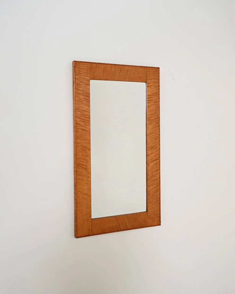 Miroir en bouleau frisé scandinave, années 1950