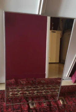 Miroir encadrement en alu brossé gris années 1980 60x40cm