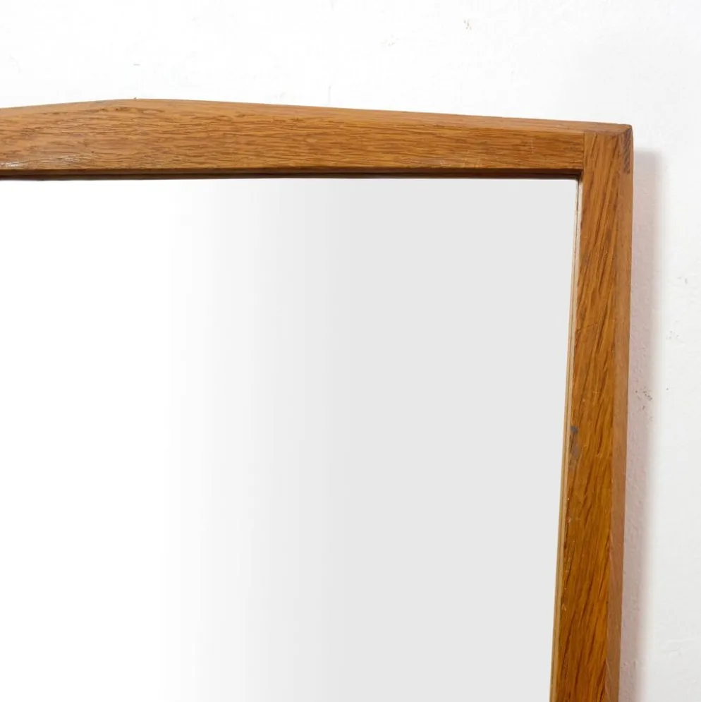Miroir en chêne des années 60, 84 x 38.5 cm.