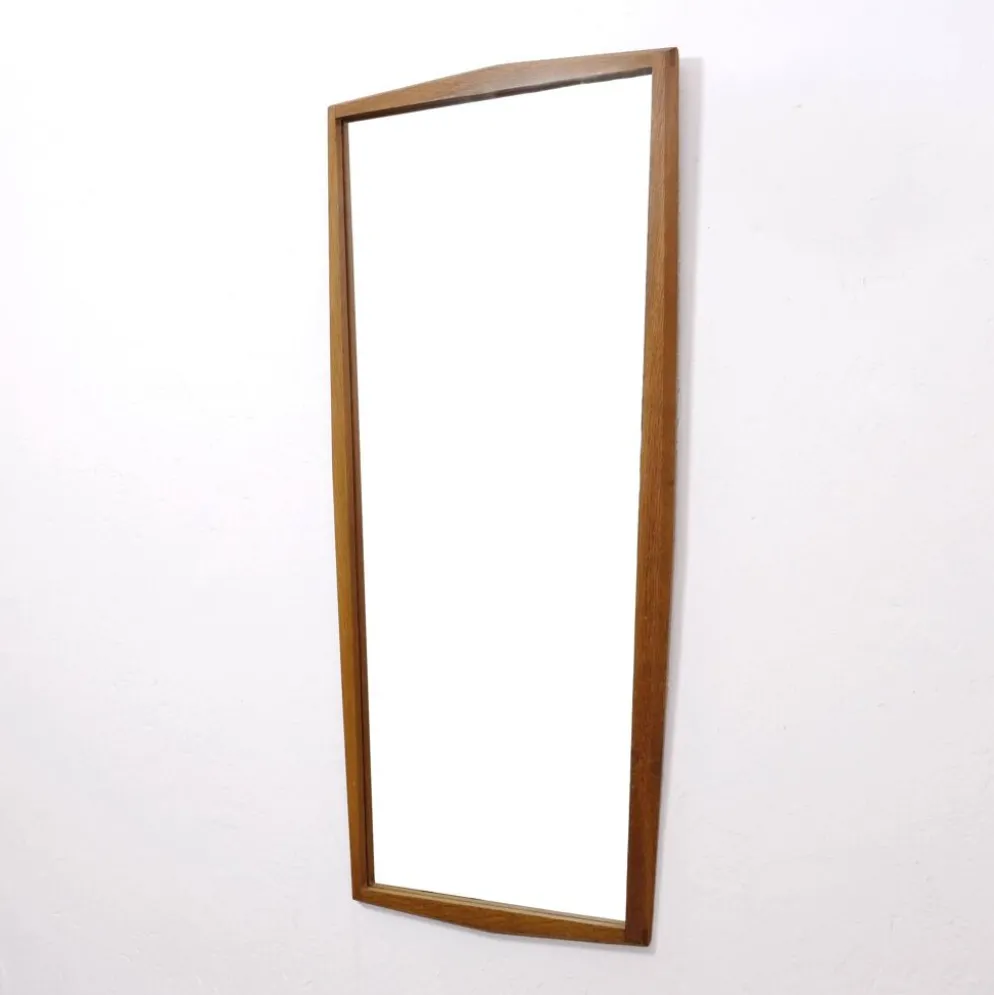 Miroir en chêne des années 60, 84 x 38.5 cm.
