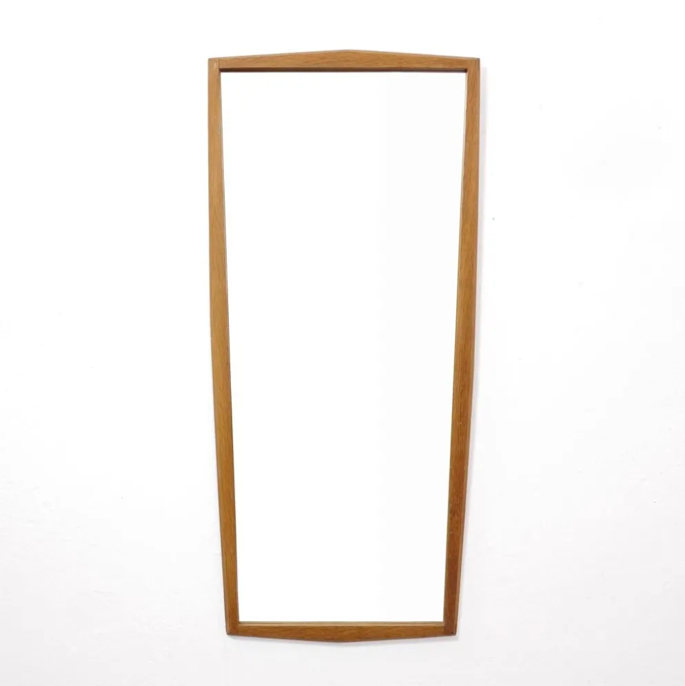 Miroir en chêne des années 60, 84 x 38.5 cm.