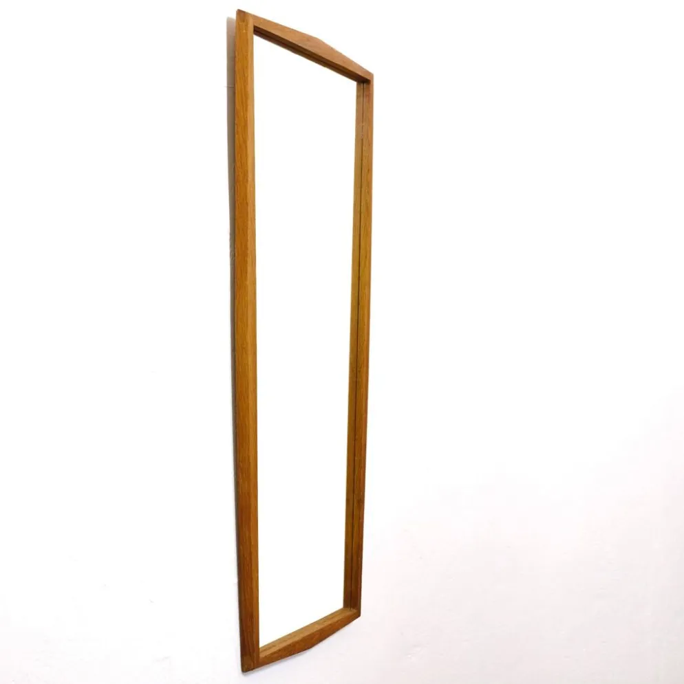 Miroir en chêne des années 60, 84 x 38.5 cm.
