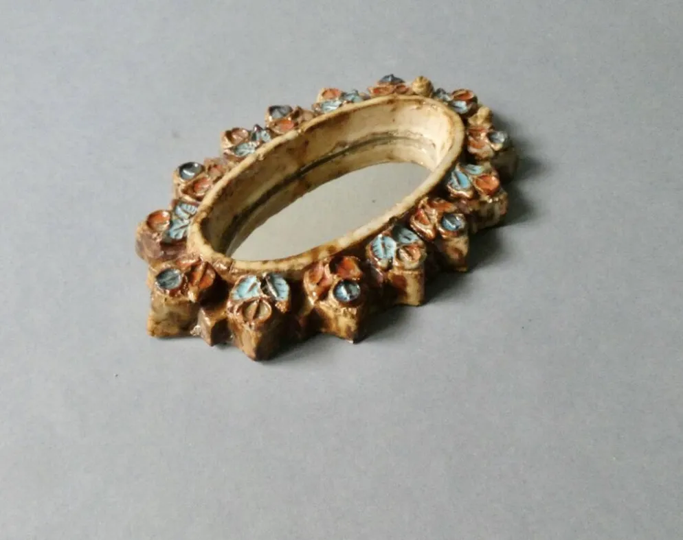 Miroir en céramique, fleurs émaillées, Vallauris