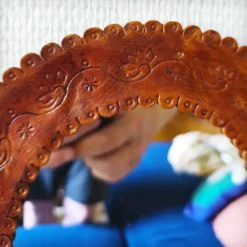 Miroir en cuir repoussé, Sri Lanka, 1960s