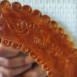 Miroir en cuir repoussé, Sri Lanka, 1960s