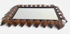 Miroir en fer forgé espagnol de style mi-siècle avec cadre en feuillage, vers les années 1950.