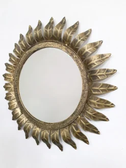 Miroir en forme de soleil en feuille d'or dorée du milieu du siècle français