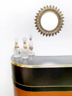Miroir en forme de soleil en feuille d'or dorée du milieu du siècle français