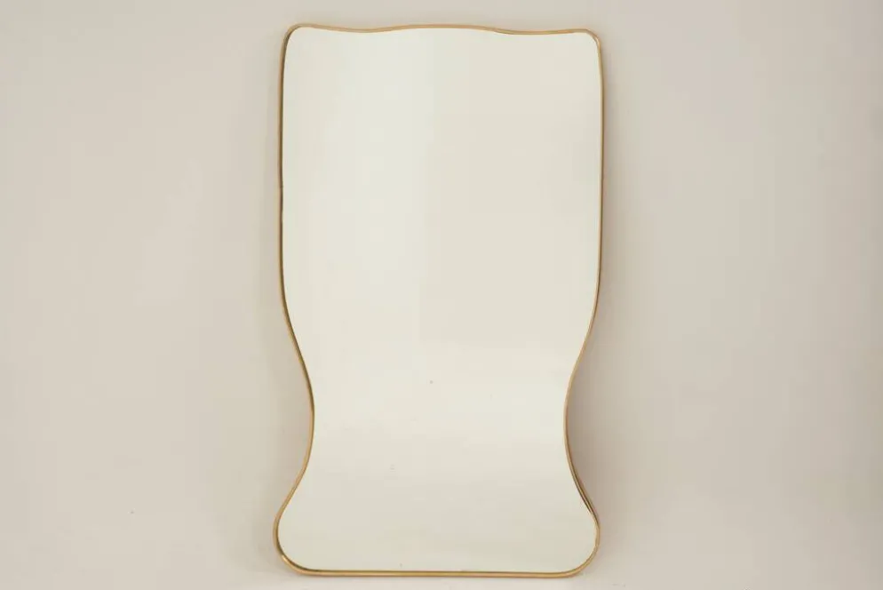 Miroir en laiton doré dans le style de Gio Ponti et des années 1980.