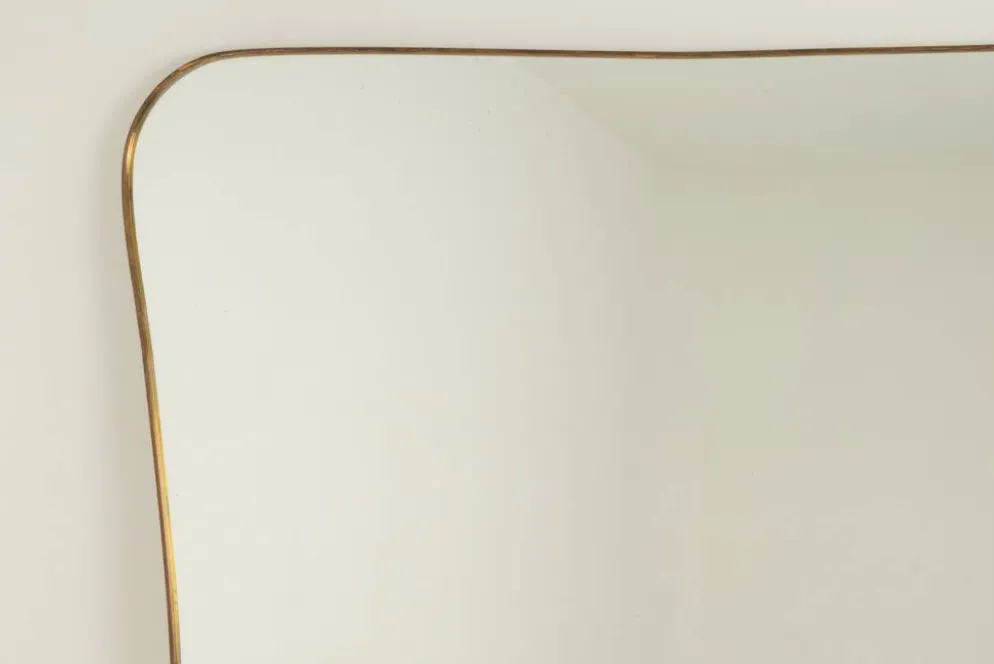 Miroir en laiton doré dans le style de Gio Ponti. Années 1980/90.