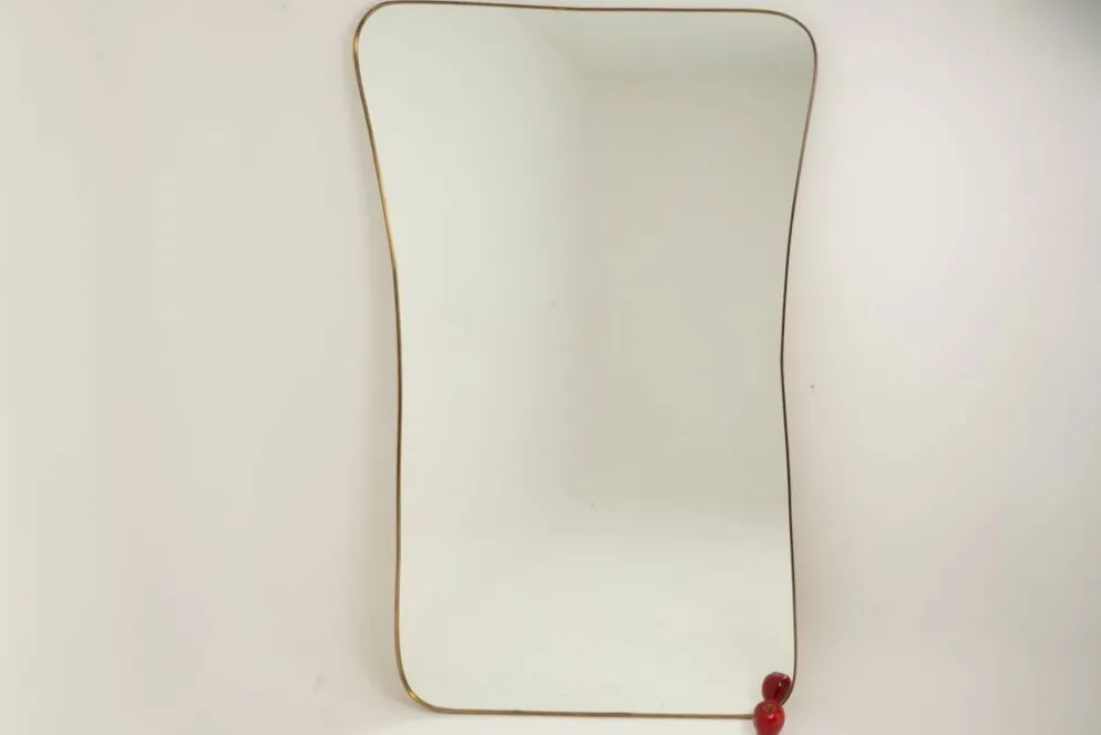 Miroir en laiton doré dans le style de Gio Ponti. Années 1980/90.