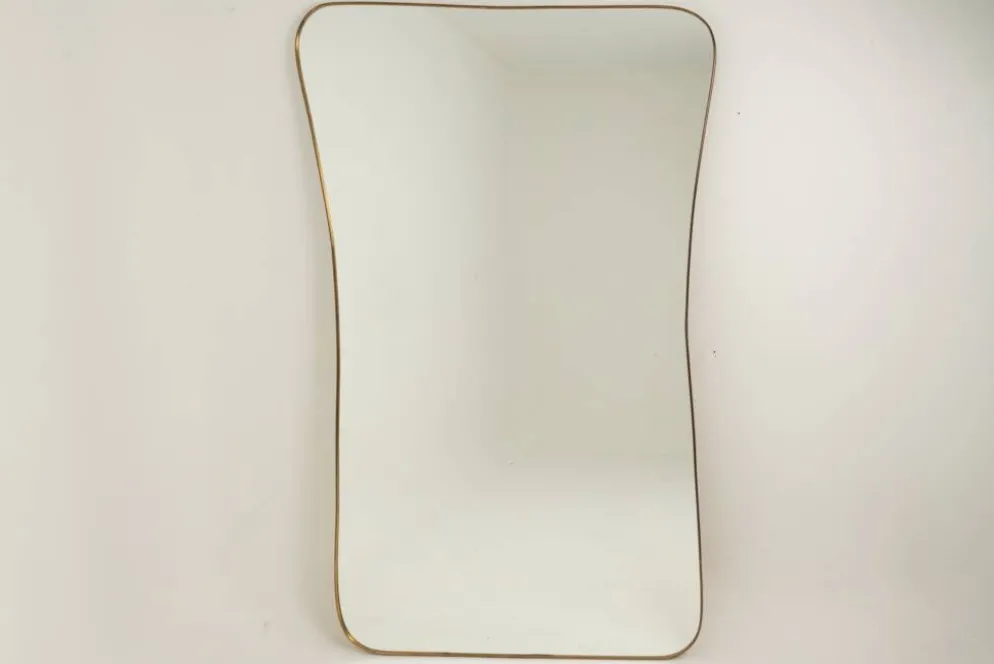 Miroir en laiton doré dans le style de Gio Ponti. Années 1980/90.