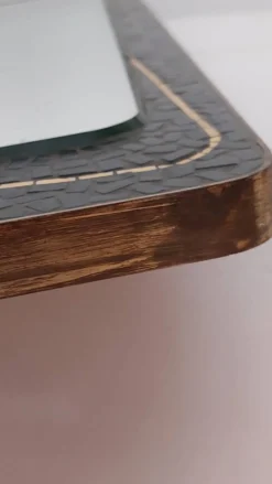 Miroir en laiton et mosaïque patiné, milieu XXème