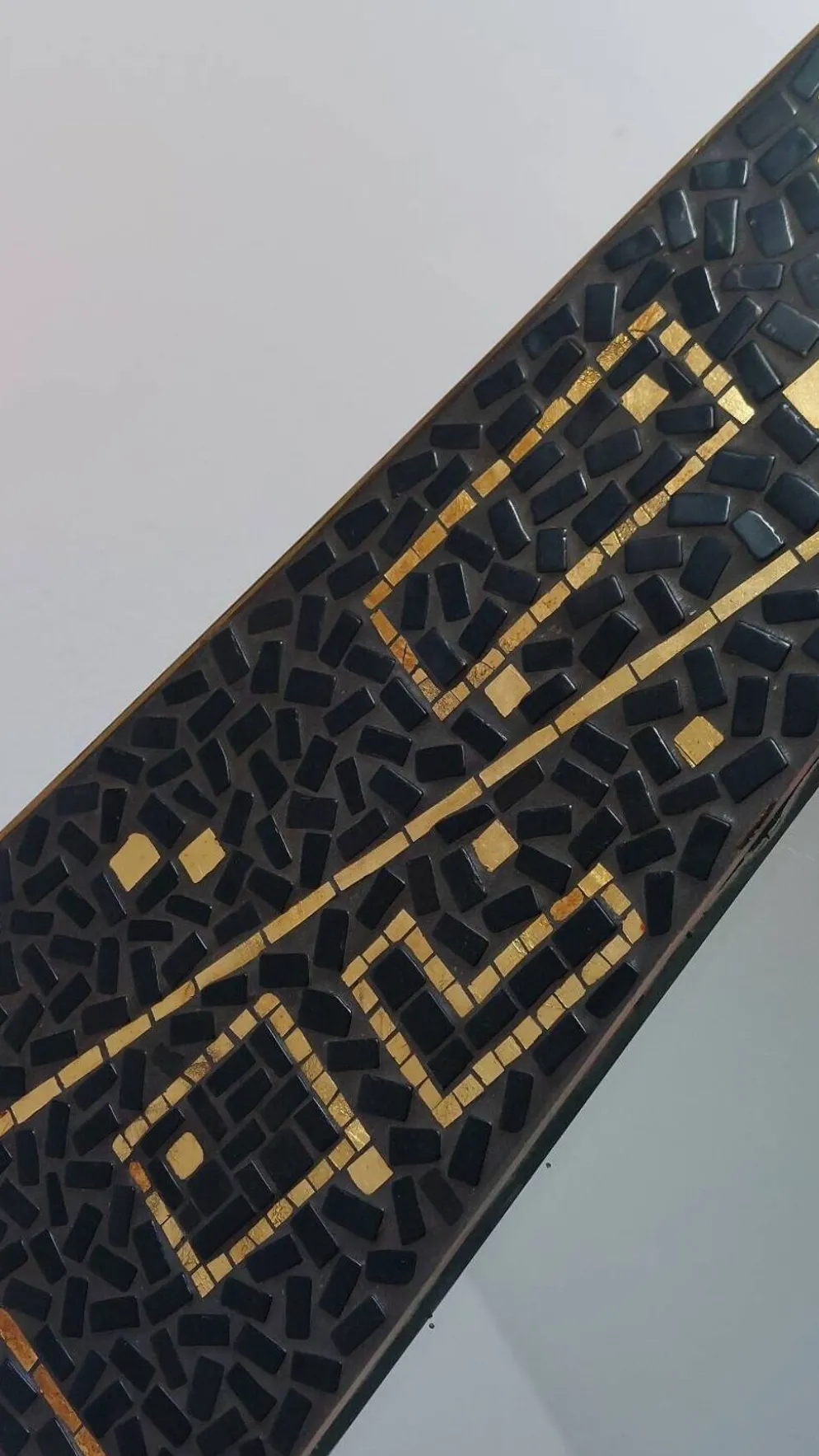 Miroir en laiton et mosaïque patiné, milieu XXème