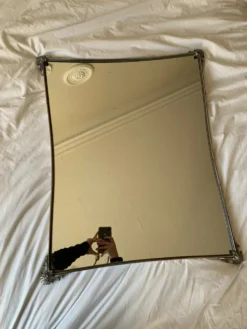 Miroir en metal argenté bord incurvé