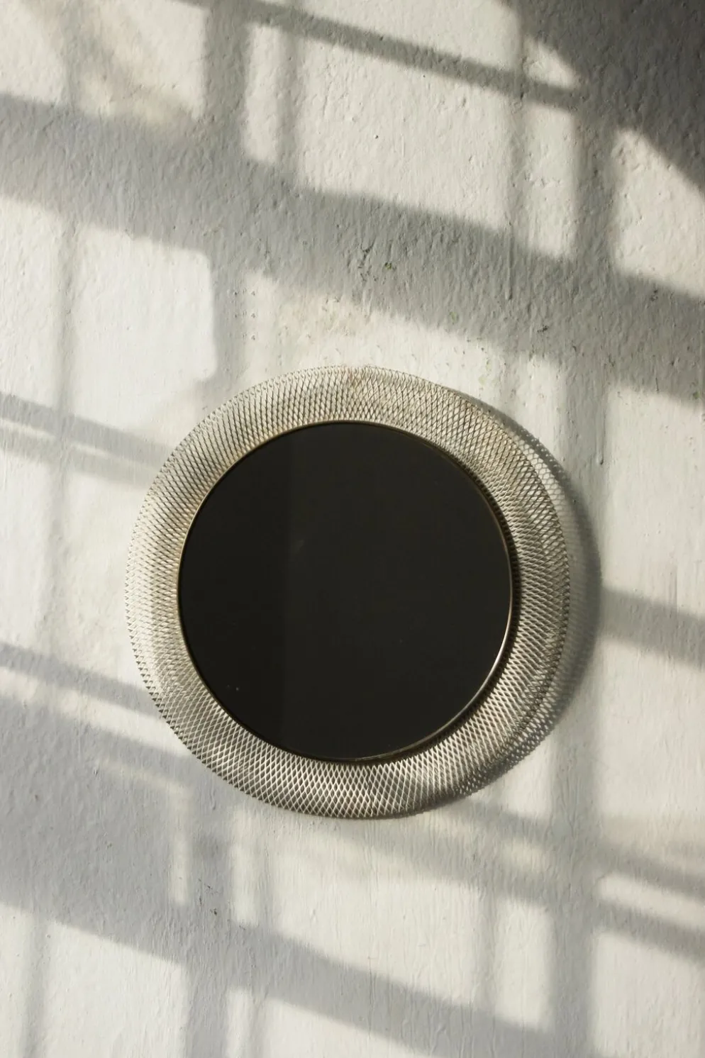 Miroir en métal blanc et laiton du milieu du siècle de Vereinigte Münchner Werkstätten, années 1950