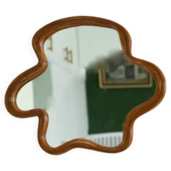 Miroir en osier de forme oranique