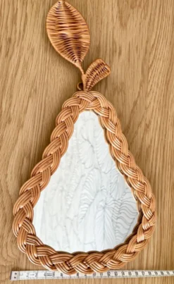 Miroir en osier tressé forme poire