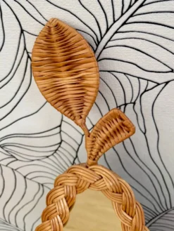 Miroir en osier tressé forme poire