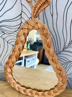 Miroir en osier tressé forme poire