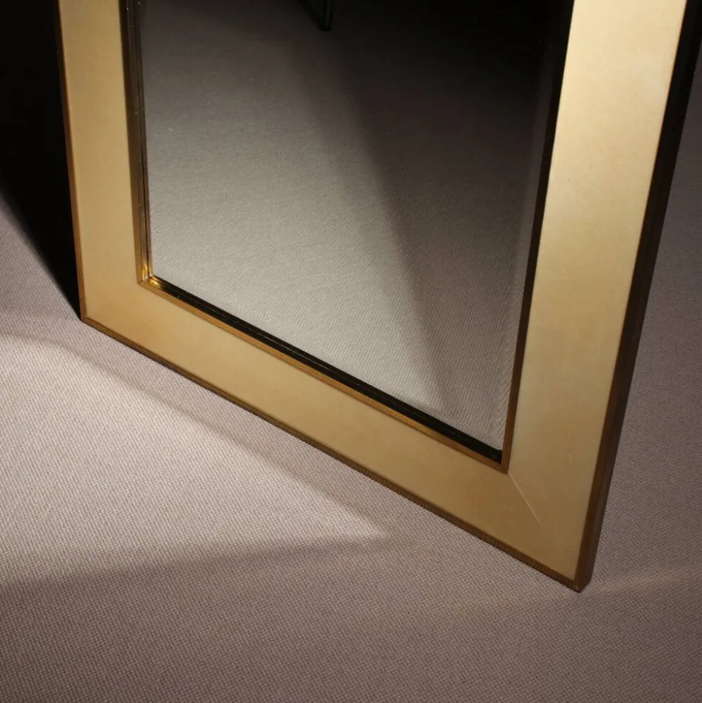 Miroir en parchemin de chèvre laqué par Aldo Tura, Italie années 1970