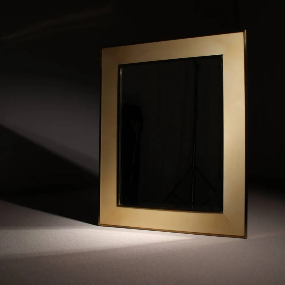 Miroir en parchemin de chèvre laqué par Aldo Tura, Italie années 1970