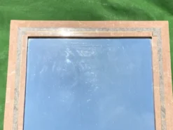 Miroir en pierre de corail rouge pavé par Maitland Smith dans les années 1970 75x110cm
