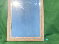 Miroir en pierre de corail rouge pavé par Maitland Smith dans les années 1970 75x110cm