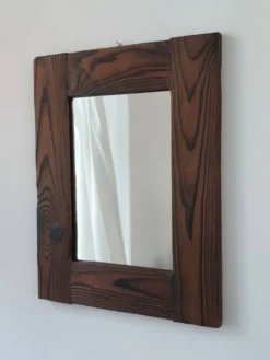 Miroir en pin teinté vintage brutsaliste en bois minimaliste