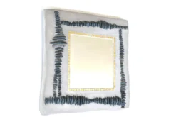 Miroir en résine avec galets et mosaïques or