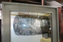Miroir en étain originaire d'Espagne 76x101cm