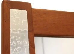 Miroir en teck avec des accents argentés