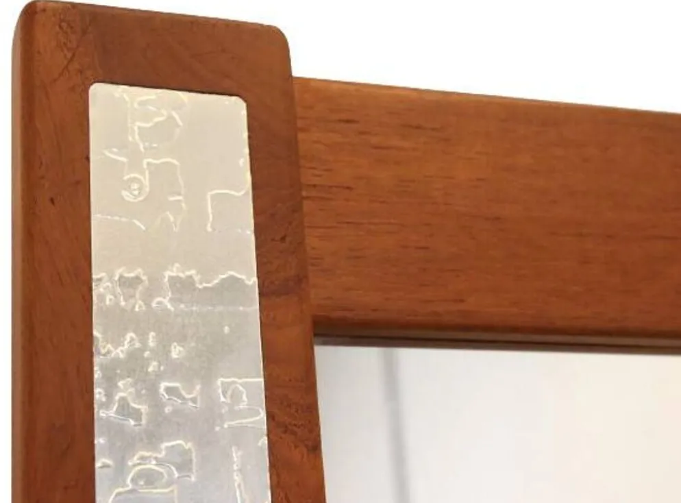 Miroir en teck avec des accents argentés