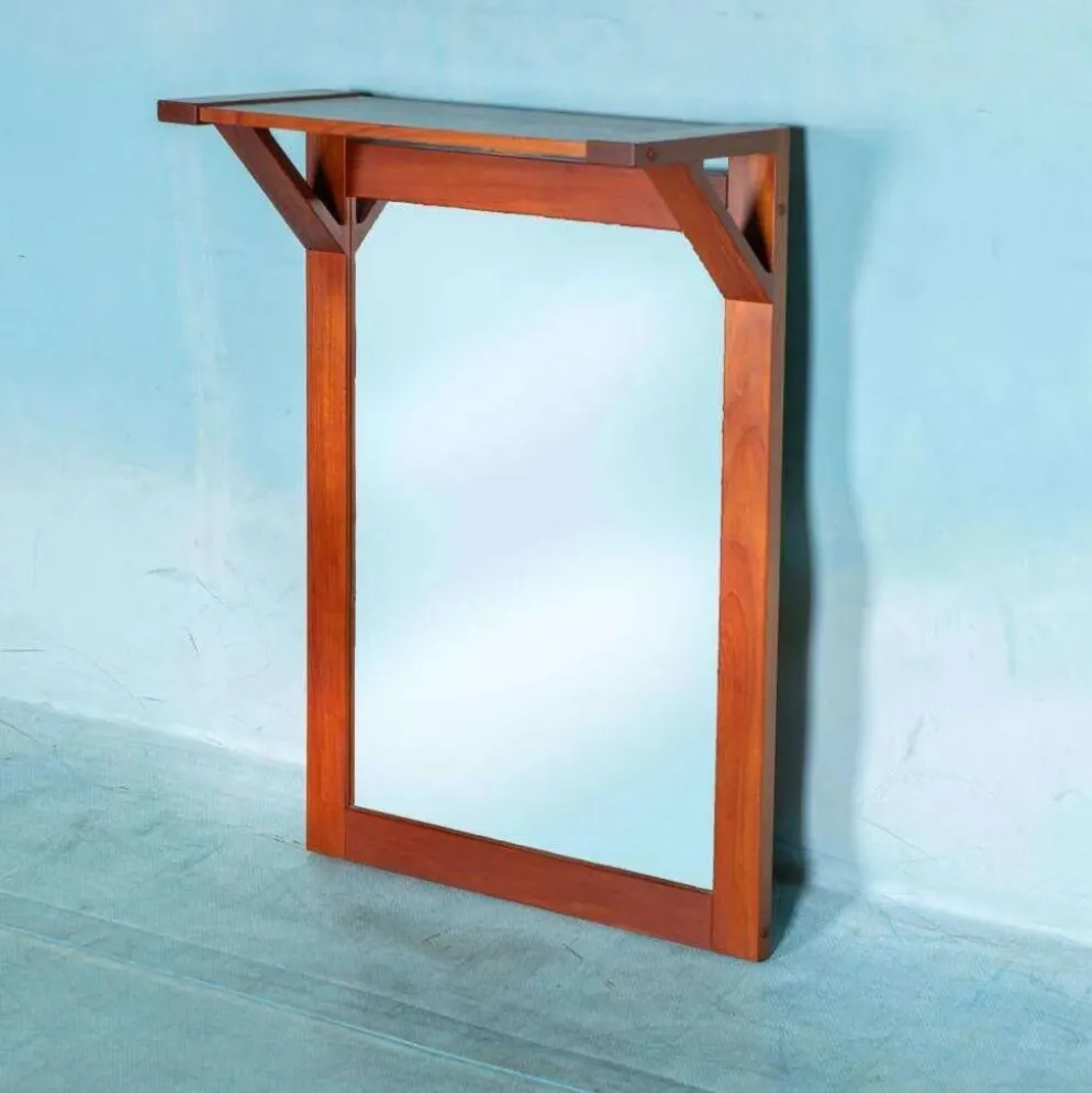 Miroir en teck danois avec étagère pour chapeaux des années 1960.