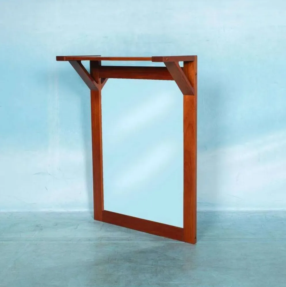 Miroir en teck danois avec étagère pour chapeaux des années 1960.