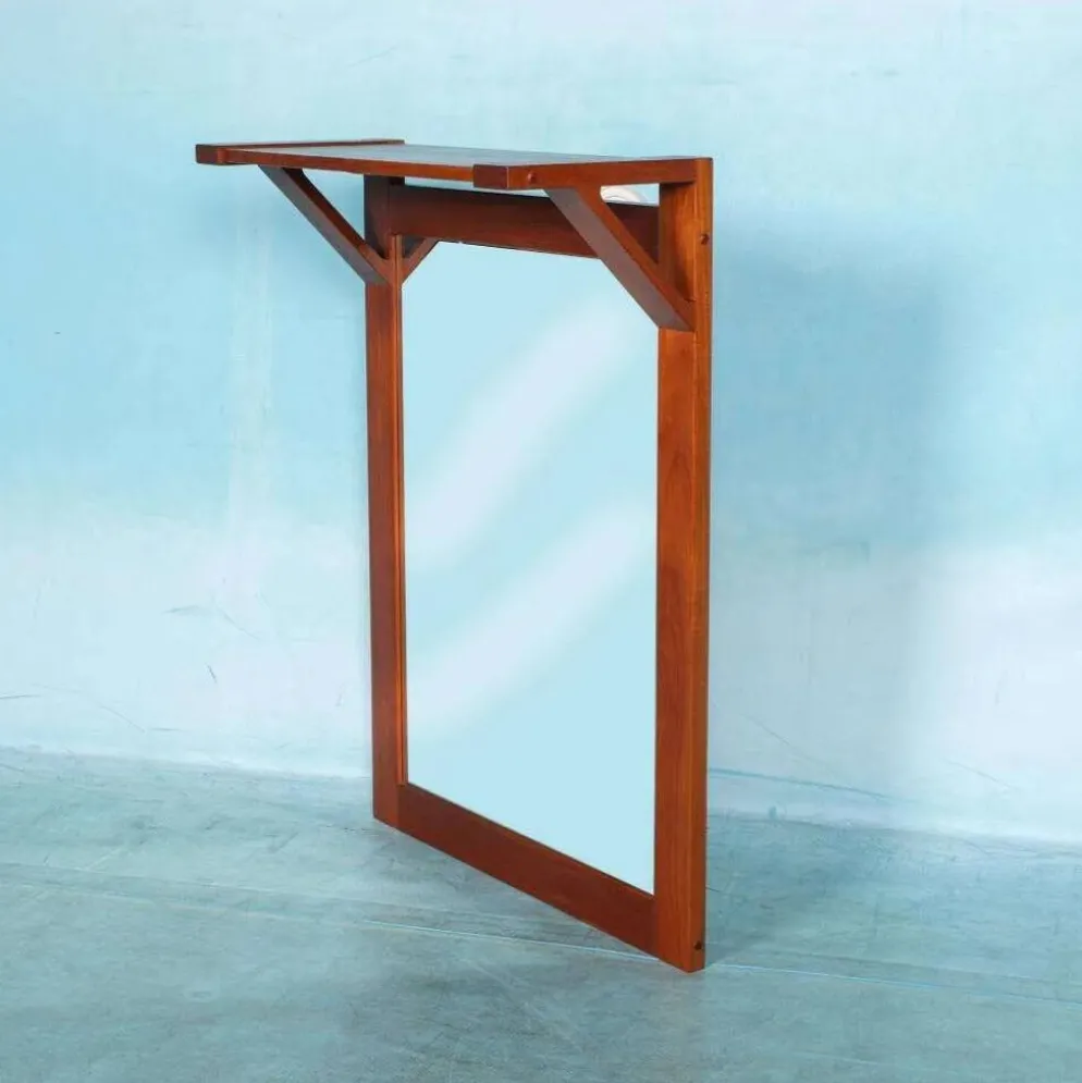 Miroir en teck danois avec étagère pour chapeaux des années 1960.