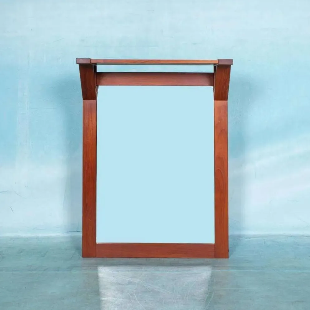Miroir en teck danois avec étagère pour chapeaux des années 1960.